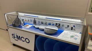 SUMCO様より300mmウェーハショーケースを設置頂きました | 国立